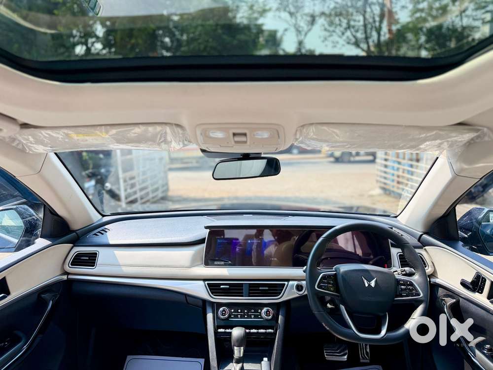 Mahindra Xuv700 2.0 Ax 7 Petrol At Str, 2022, Diesel