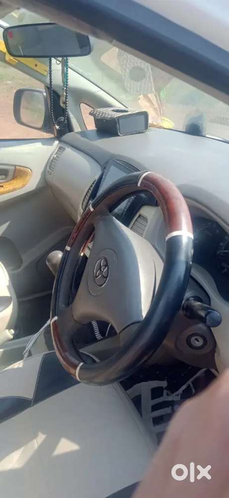 Toyota Innova 2011 Diesel 100000 Km Driven