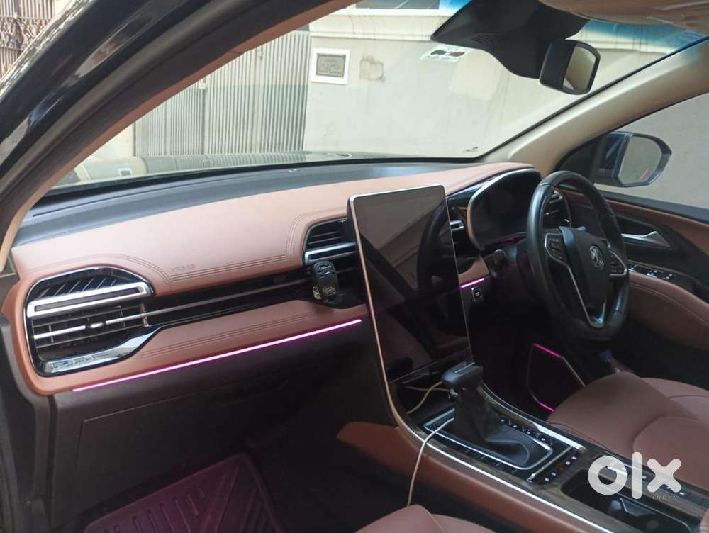Mg Hector Plus 2023 Petrol 23000 Km Driven