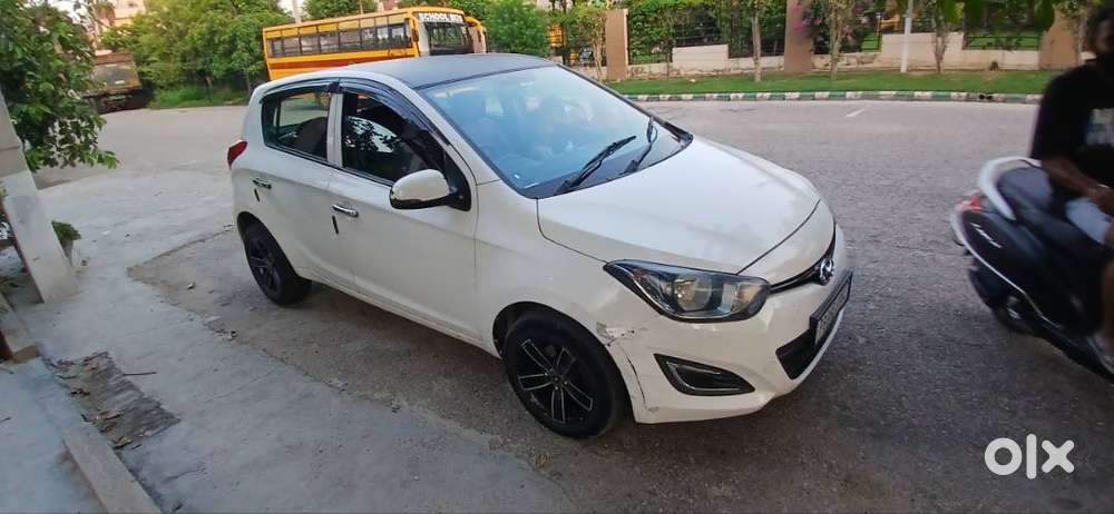 I20 Magna Well Maintained With 20+mileage Sporty Look Familly Car