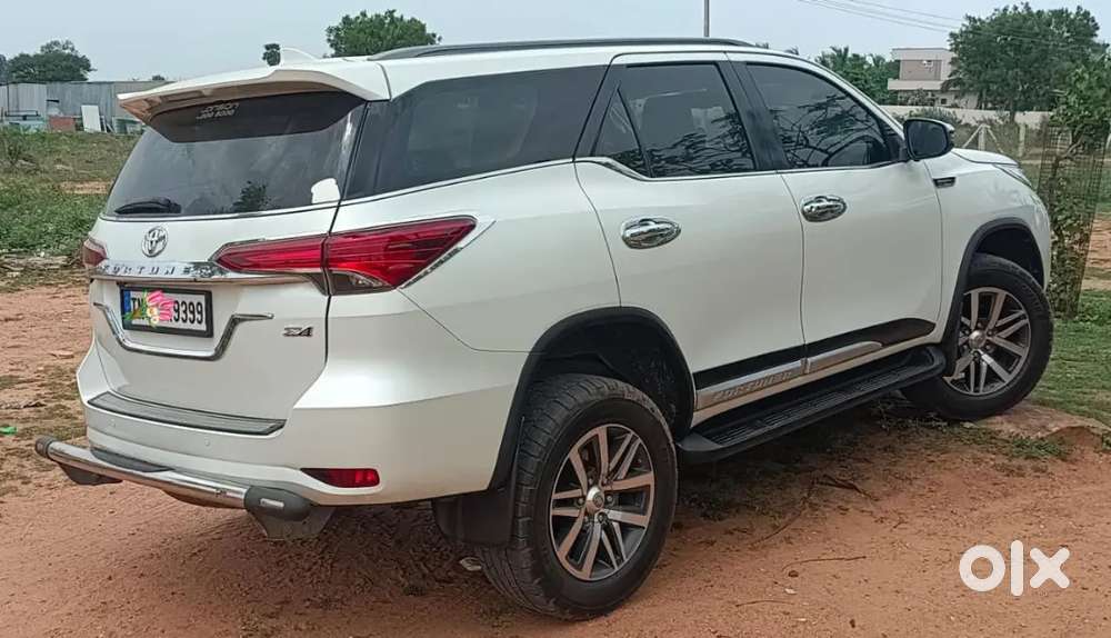 Toyota Fortuner 4* 4 - Single Ownership - Auto Transmission - Pearl