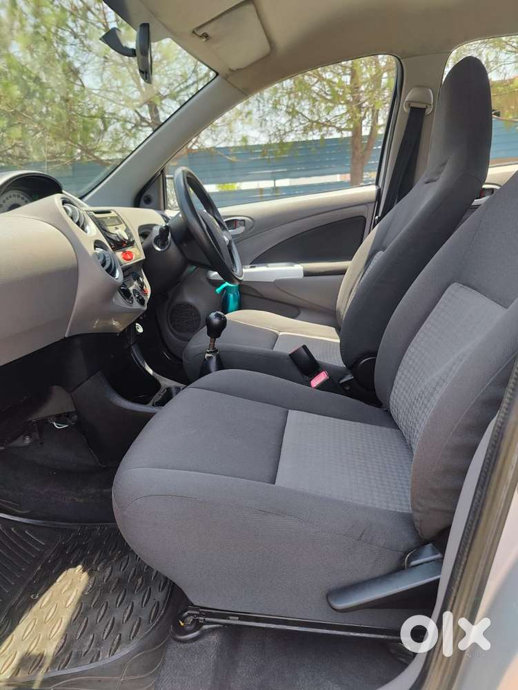 Toyota Etios V, 2011, Petrol