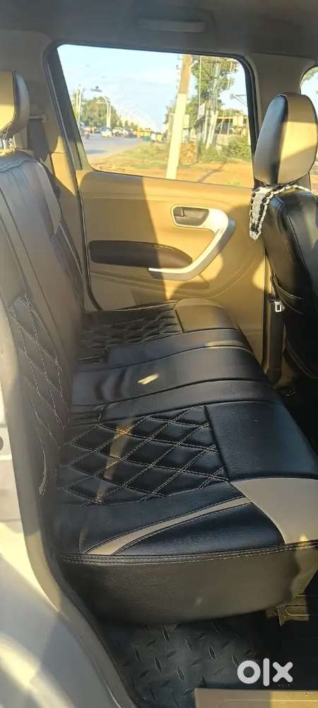 Mahindra Tuv 300 T8 Top End Showroom Maintained 2017 Model