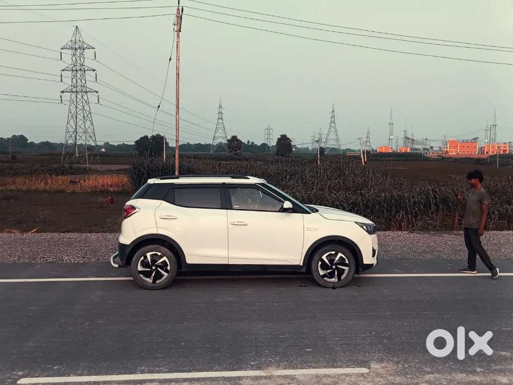 Mahindra Xuv300 Pearl White Diesel Sunroof