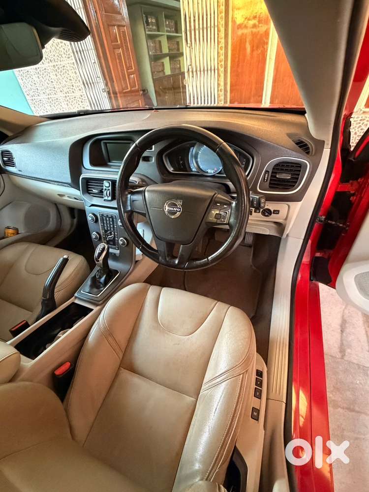 Volvo V40 Cross Country 2017 Petrol Well Maintained