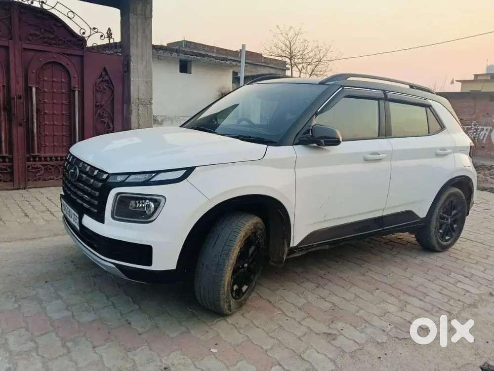 Hyundai Venue 2024 Diesel Well Maintained.