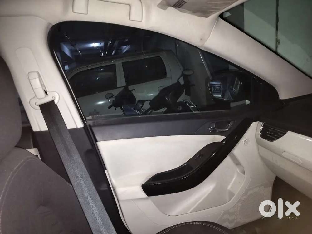 Tata Nexon Xz+s (sunroof)