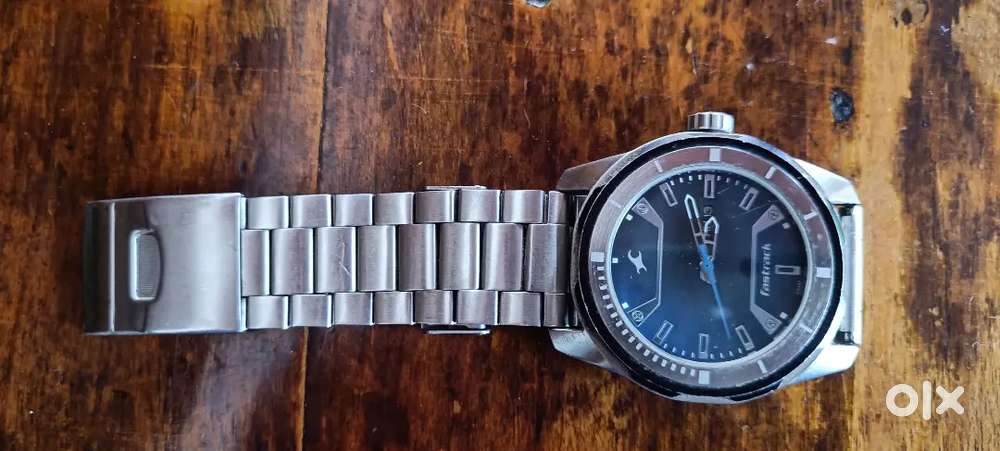 Fastrack 3166KM01 EDM Analogue watch for men