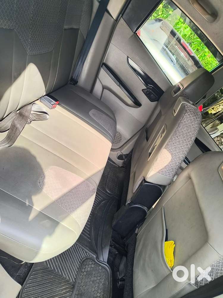 Mahindra Kuv 100 2016
