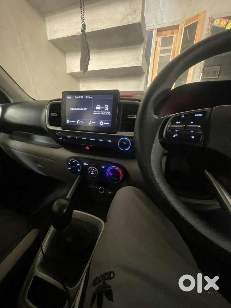 Hyundai Venue 2022 Petrol 30000 Km Driven