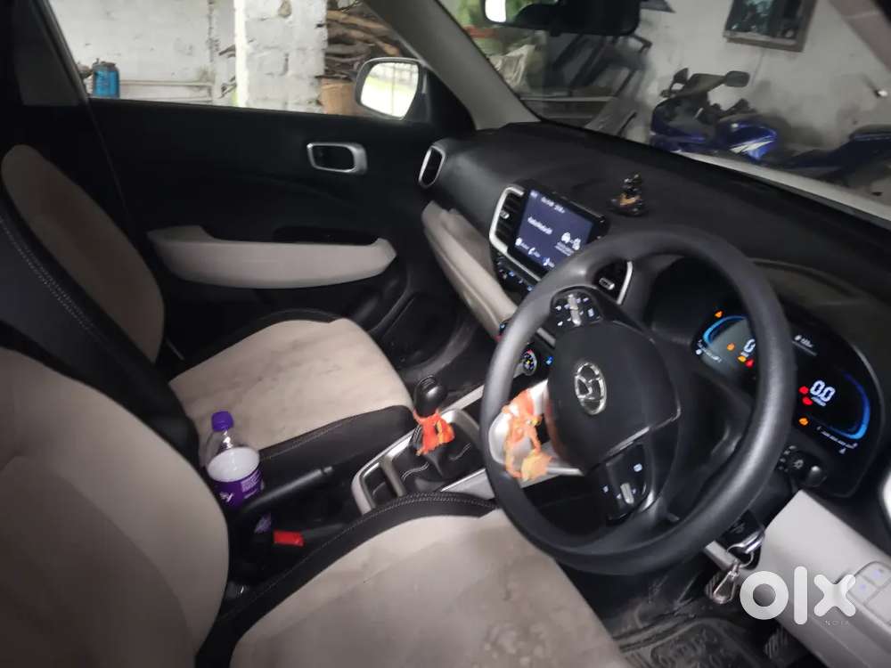 Hyundai Venue Petrol Manual 2024