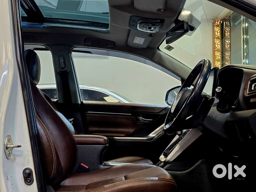 Toyota Innova Hycross 2.0 Zx Hybrid 7 Str, 2023, Petrol