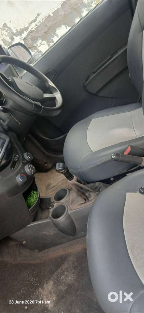 Chevrolet Beat Petrol 2010