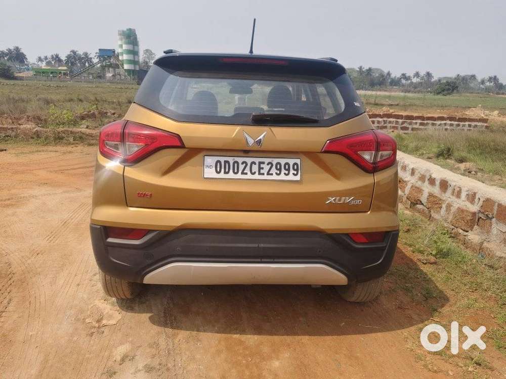 Mahindra Xuv300 W8 Option Dual Tone, 2022