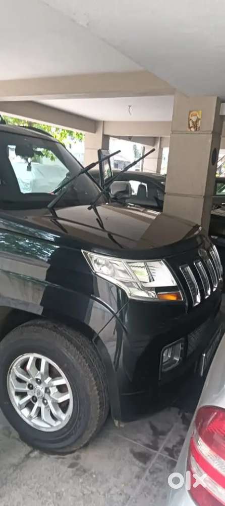 Mahendra Tuv 300