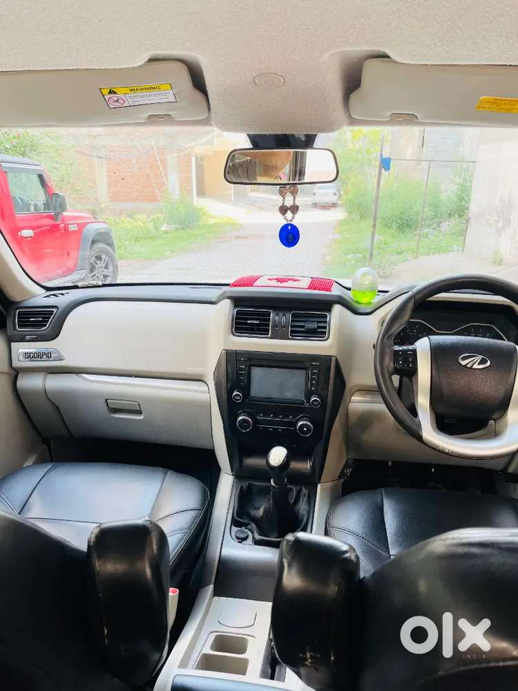 Mahindra Scorpio S10