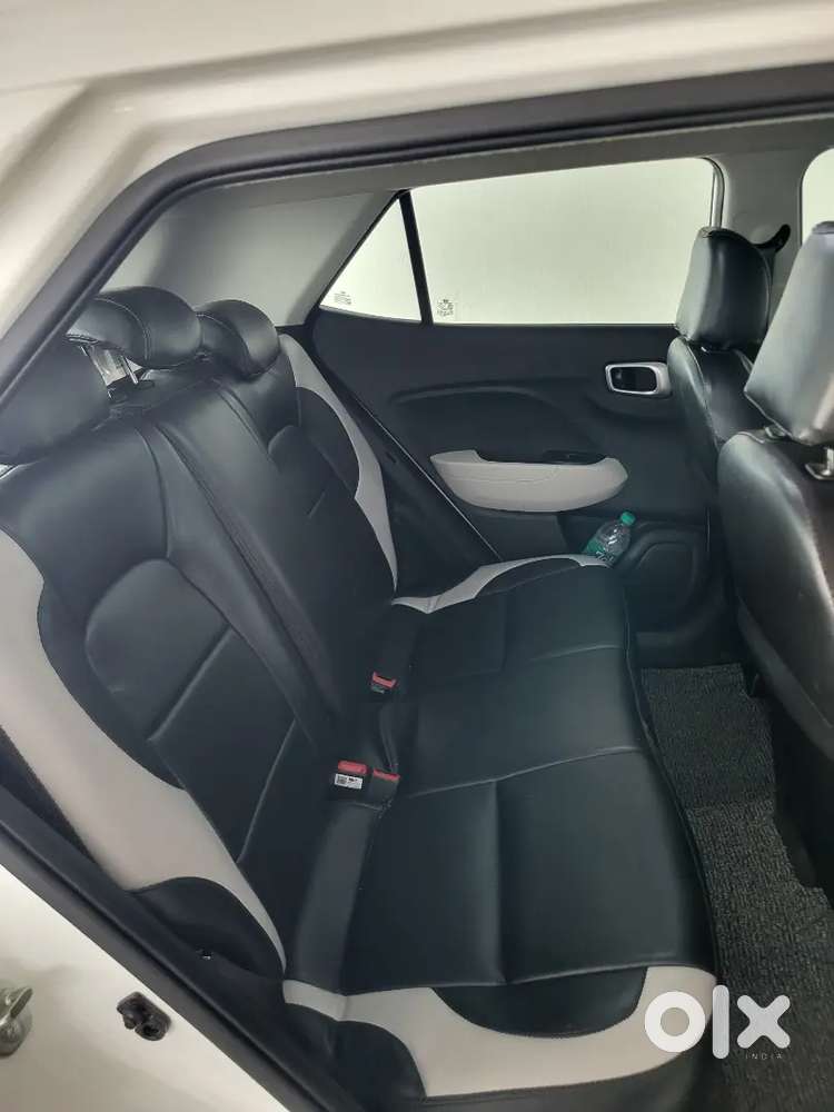 Hyundai Venue 2023 Petrol 6713 Km Driven