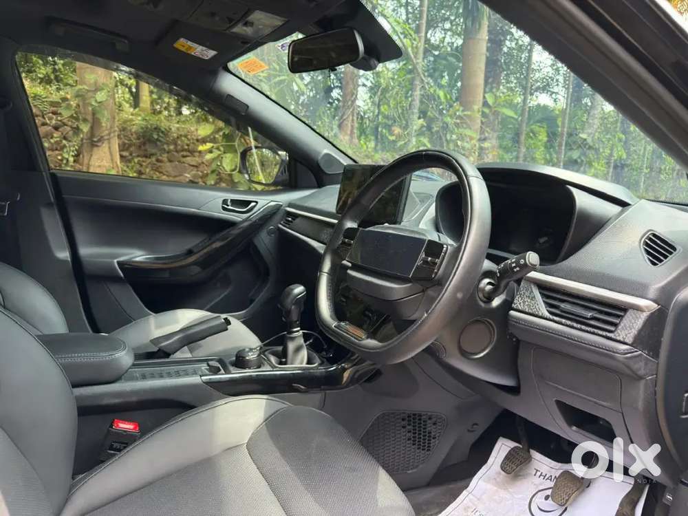 Tata Nexon Creative Plus Ps (panoramic Sunroof) Dark Edition