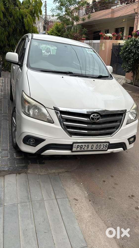 Toyota Innova 2014 Diesel 110000 Km Driven