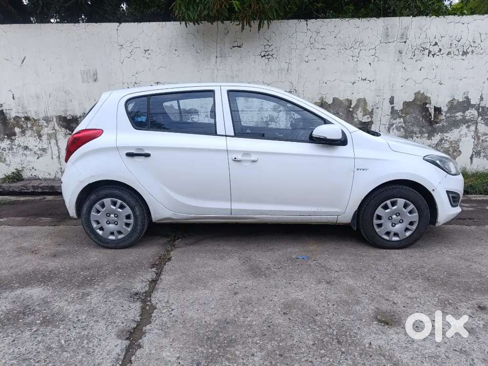 Hyundai I20 2012 Petrol Well Maintained, Only 61800 Kms Driven