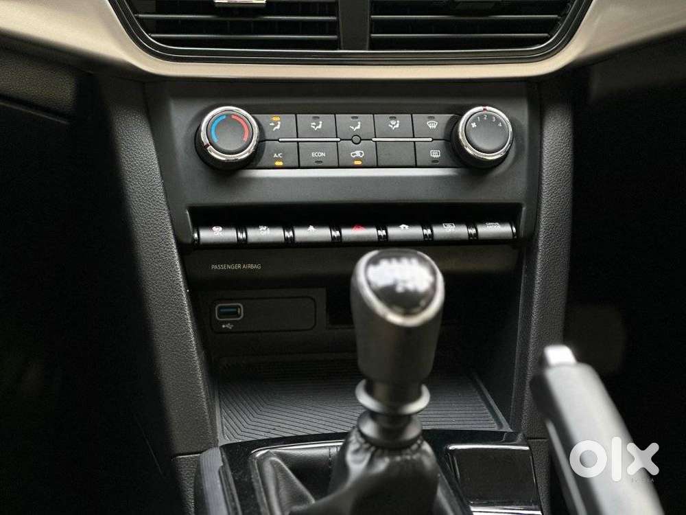 Mahindra Xuv700 2.0 Ax 5 Petrol Mt Str, 2022, Diesel