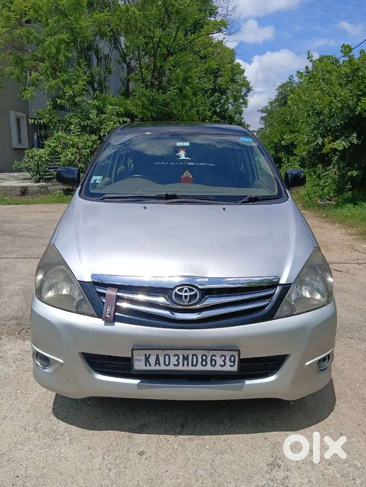 Toyota Innova 2005 Petrol Well Maintained