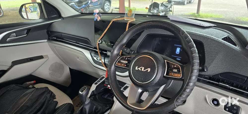 Kia Carens Premium Petrol Manual 2024