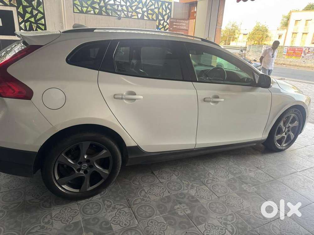 Volvo V40 2015 Diesel 180000 Km Driven