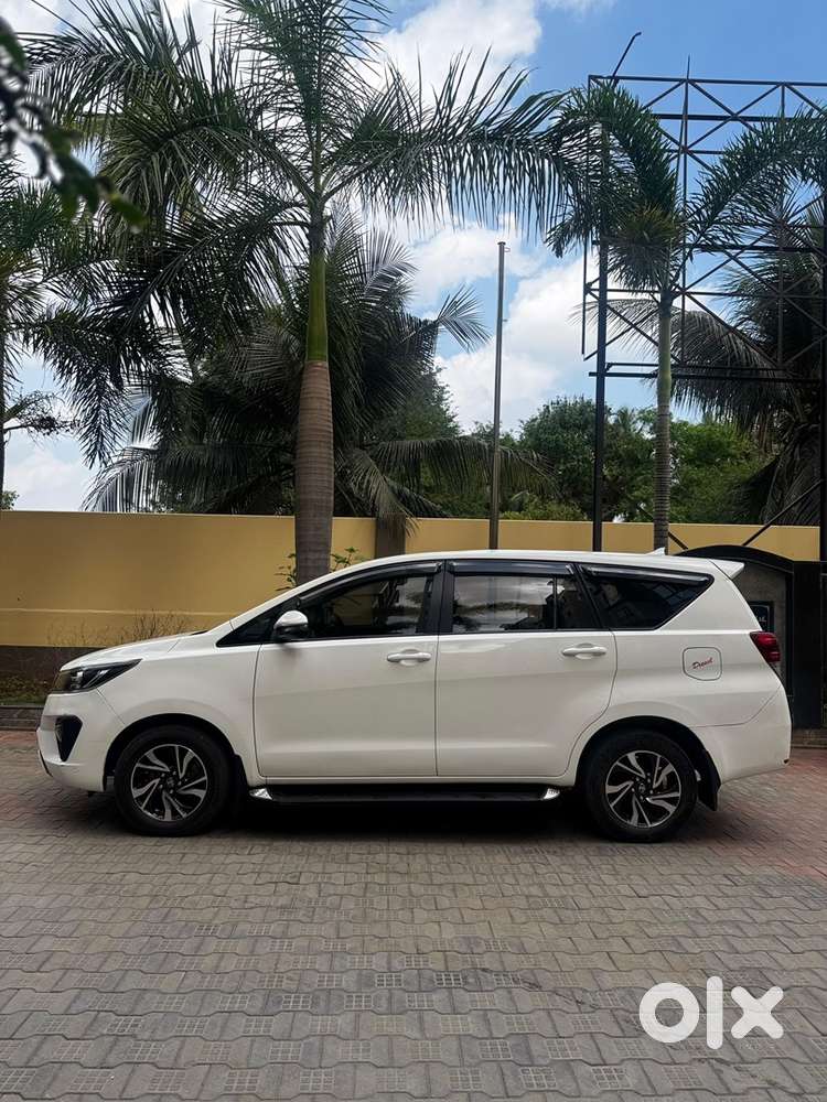 Toyota Innova Crysta 2022 Diesel 122000 Km Driven