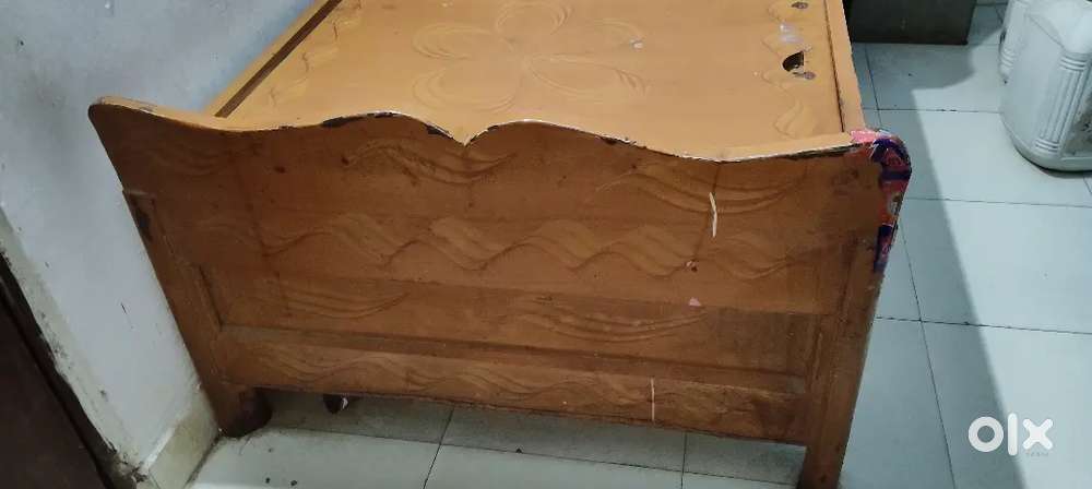 Iron bed (deewan)