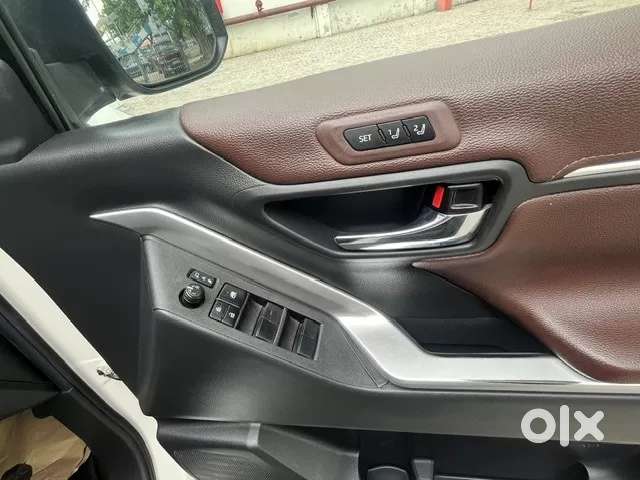 Toyota Innova Hycross 2.0 Zx Hybrid 7 Str, 2024, Petrol