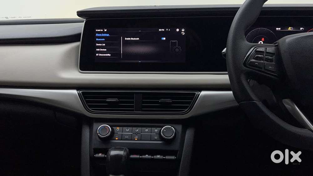 Mahindra Xuv700 2.0 Ax 5 Petrol At Str, 2022, Petrol