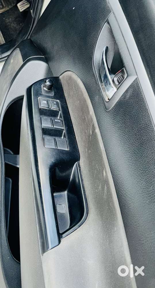 Maruti Suzuki Swift Vxi Glory Limited Edition, 2012, Petrol