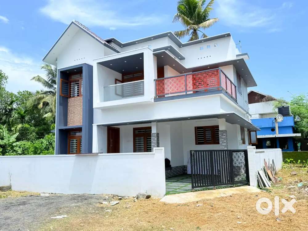 Kalamassery HMT junction 2.5 km 3 BHK house near Kakkanad