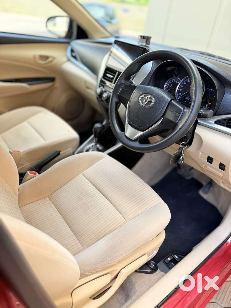 Toyota Yaris J Cvt, 2018, Petrol