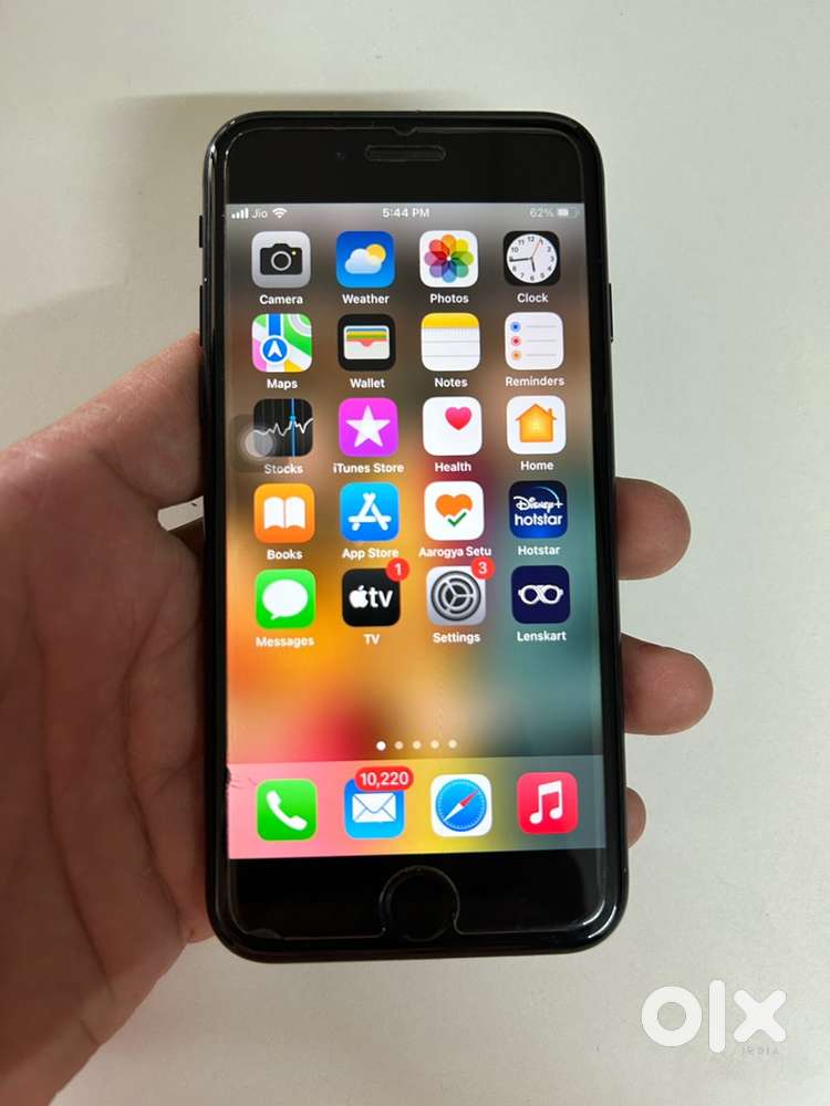 Iphone SE2 black 128 gb with same IMEI number box - Mobile