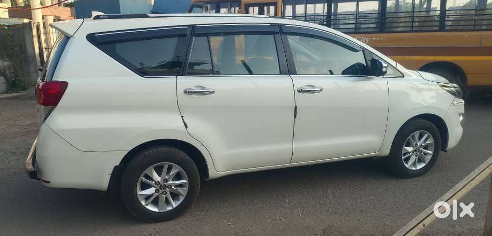 Toyota Innova Crysta 2.8 Zx At 7 Seater, 2017