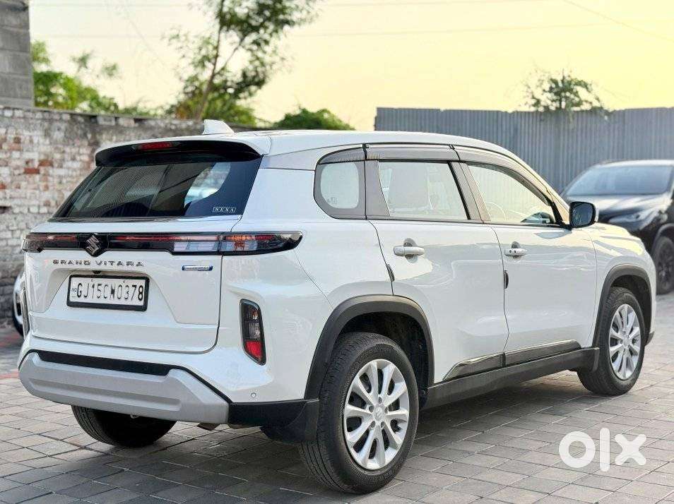 Maruti Suzuki Grand Vitara 1.5 Delta Smart Hybrid At, 2023, Petrol