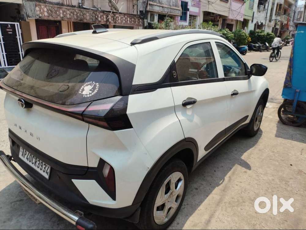 Tata Nexon Smart Plus S - May 2024 (with Sunroof & Extended Warranty))