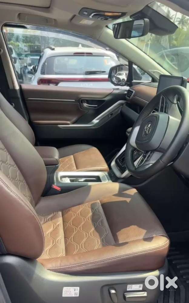 Toyota Innova Hycross