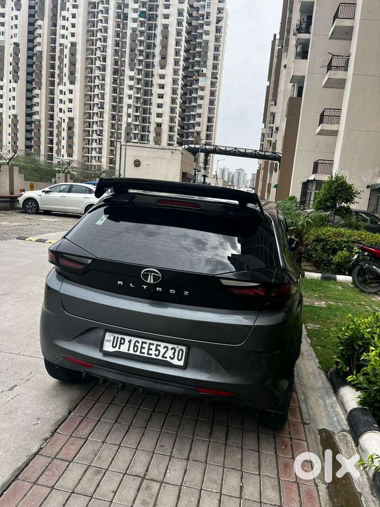 Tata Altroz Petrol 2024
