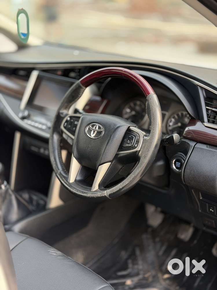 Toyota Innova Crysta 2.4 V 8 Str, 2016, Diesel