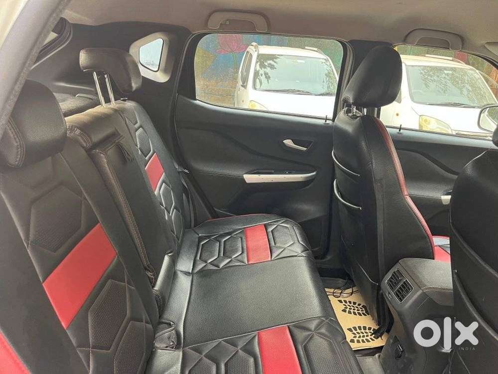 Nissan Magnite 1.0 Xv Premium, 2022, Petrol