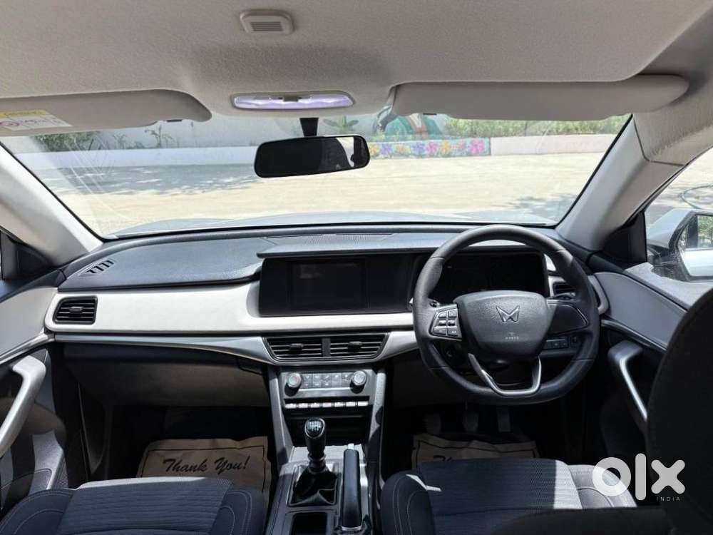 Mahindra Xuv700 Mx Petrol Mt 5 Str (e), 2022, Petrol