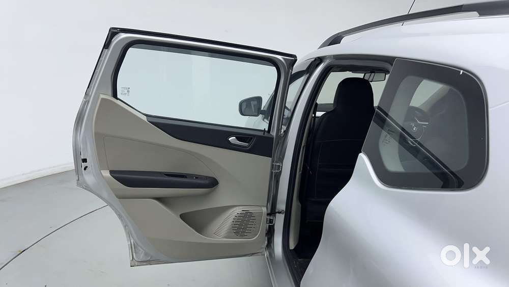 Renault Triber Rxz, 2022, Petrol