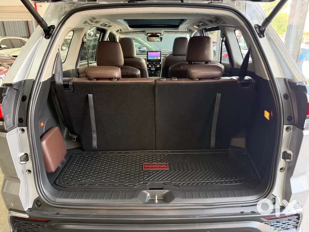 Toyota Innova Hycross, 2025, Petrol