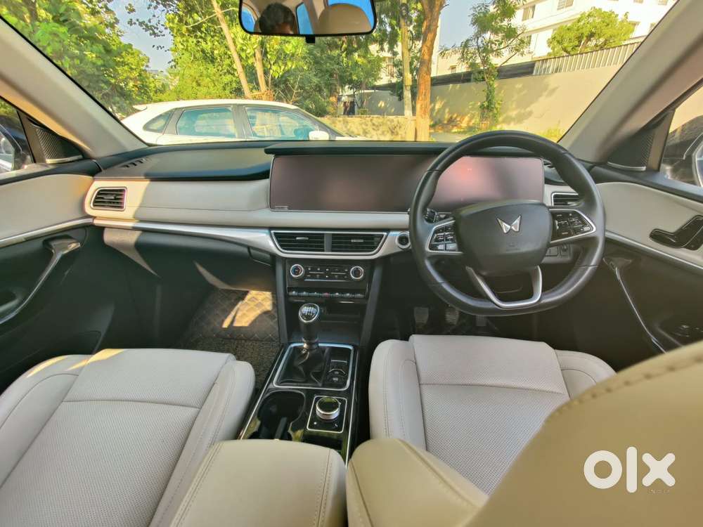 Mahindra Xuv700 2.2 Ax 7 Diesel Mt Luxury Pack Str, 2022, Diesel