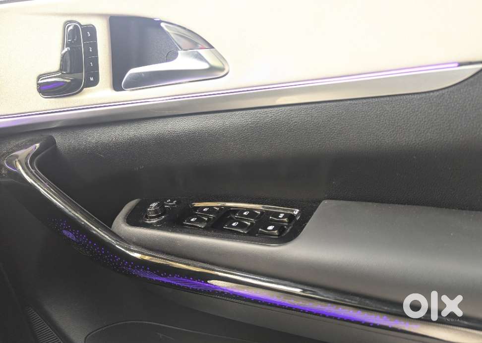 Mahindra Xuv700 2.0 Ax 7 Petrol At Luxury Pack Str, 2025, Petrol