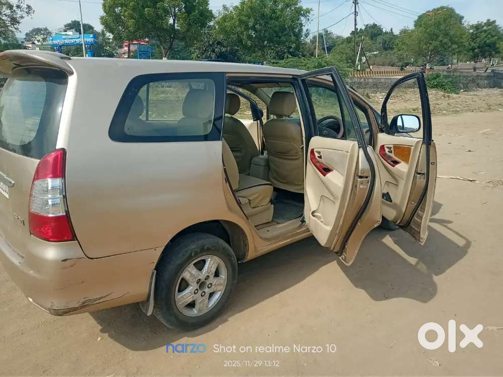 Family Used Innova With Gunine Reading