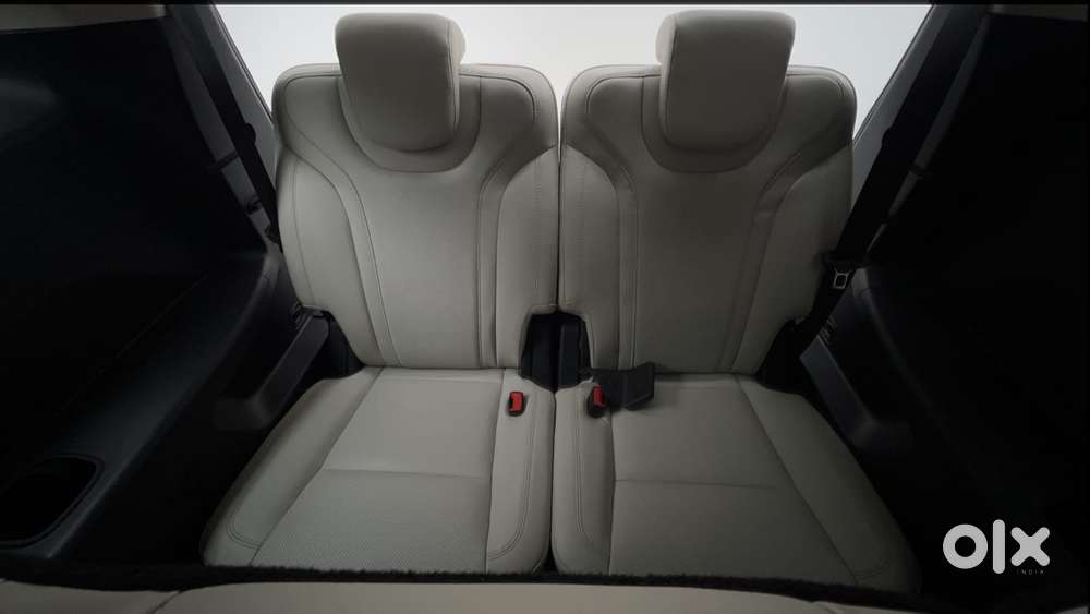 Mahindra Xuv700 2.0 Ax 7 Petrol At Str, 2024, Petrol